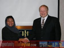 Press Conference held at the Sheraton Imperial Hotel November 26, 2004Rosnah Majid, CEO - Electronic Business Management Sdn Bhd, Bernhard Schutte, Chairman of Asia Committee USA